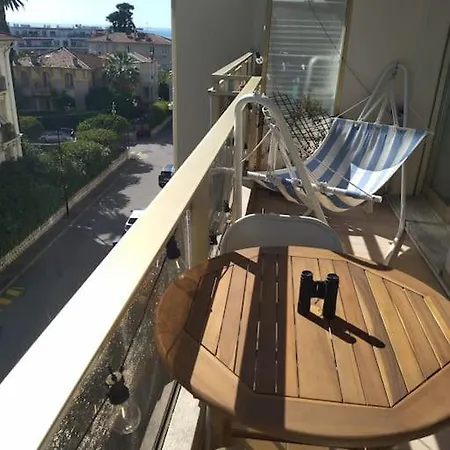 A 4 Minutes De La Dans Le Quartier Διαμέρισμα